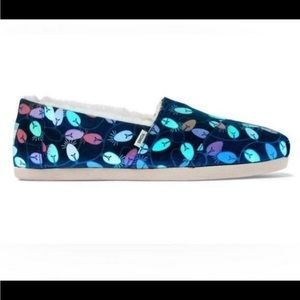 New in box, glow in the dark Christmas lights alpargatas.